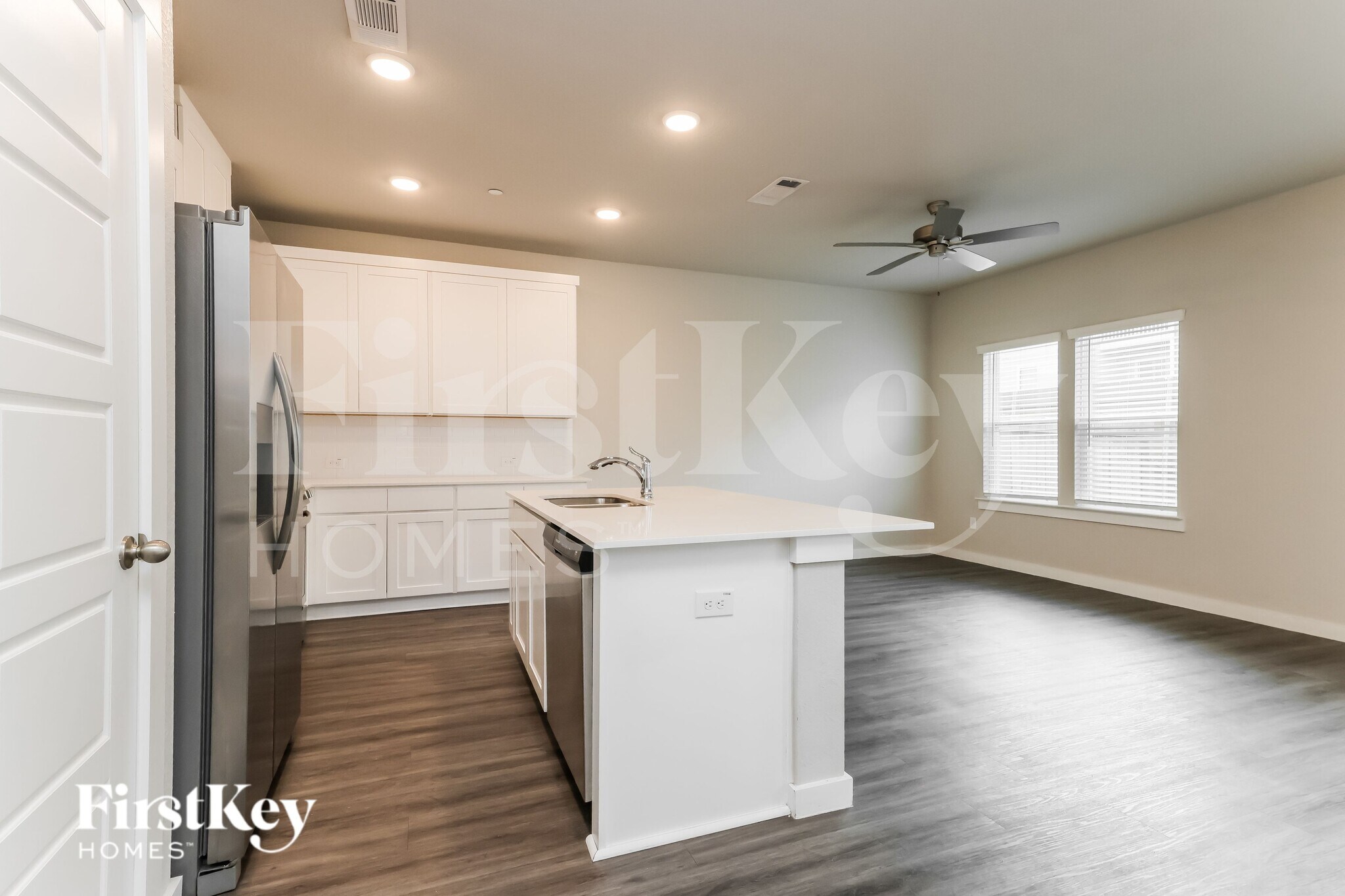 Building Photo - 18338 W Centro Cir