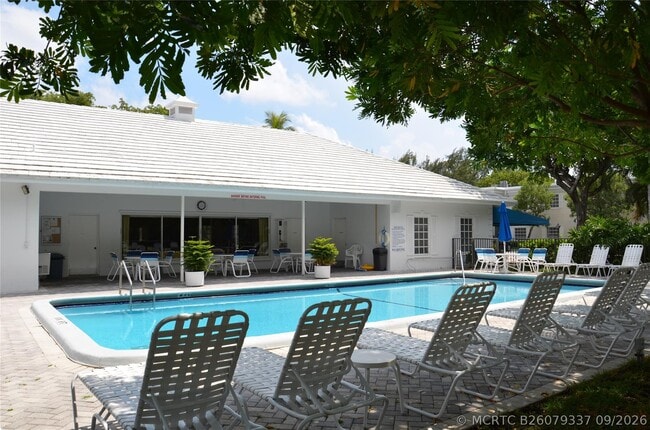 Building Photo - 6201 Bay Club Dr