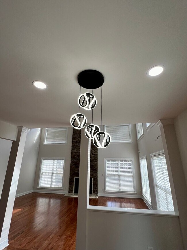 Building Photo - Four bedroom, 3.5 bath house in Elon!  Mus...