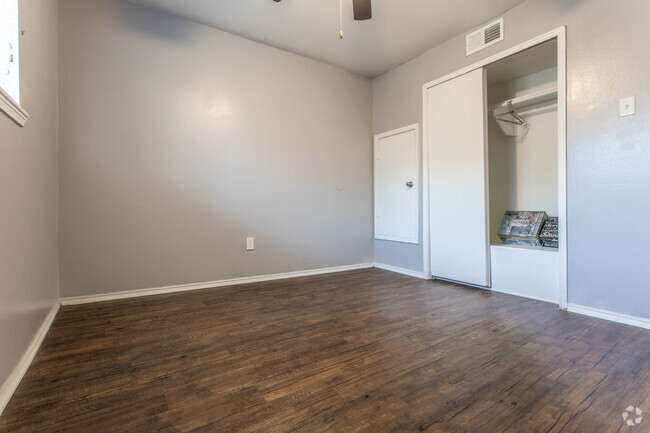 2 BR, 1 BA - 828 SF Premium - Donovan Village Apartments