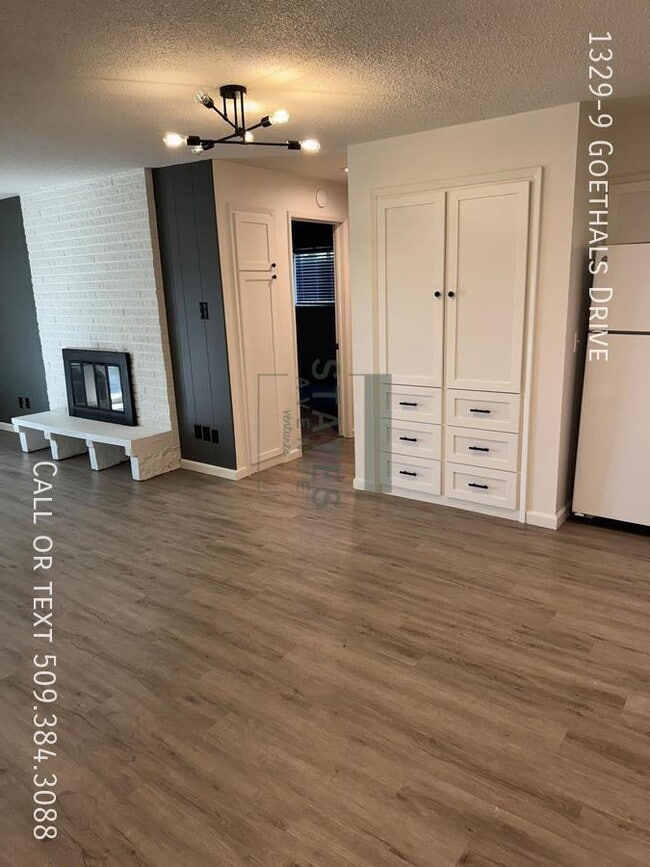 Building Photo - 1329 Goethals Dr