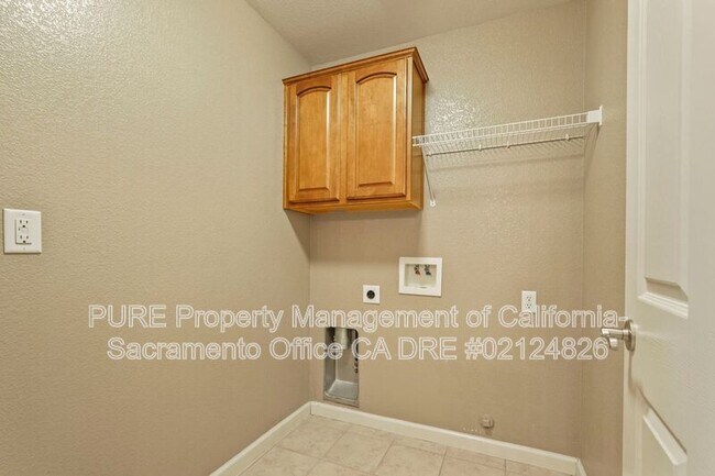 Building Photo - 441 Picasso Cir