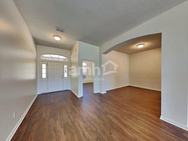 Building Photo - 341 Diana Ct