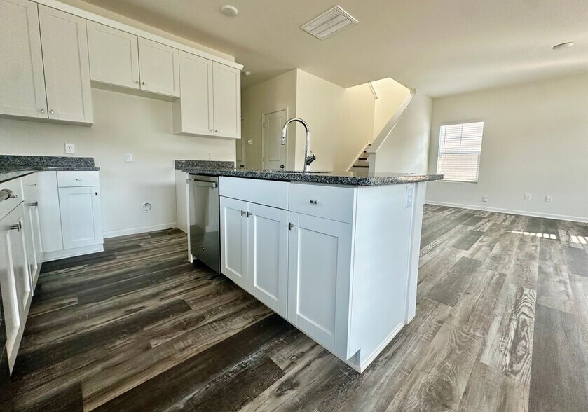 Building Photo - 248 Mills Ave