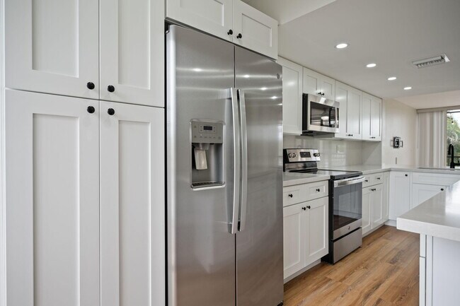 Building Photo - 2800 SW 87th Ave