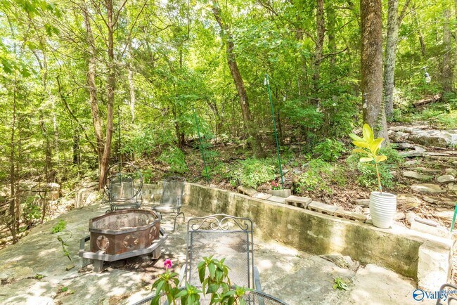 Building Photo - 15033 Greentree Trail SE