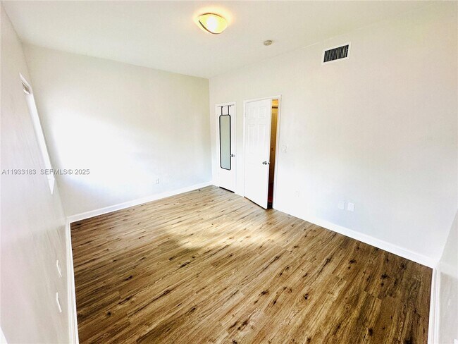 Building Photo - 540 15th St