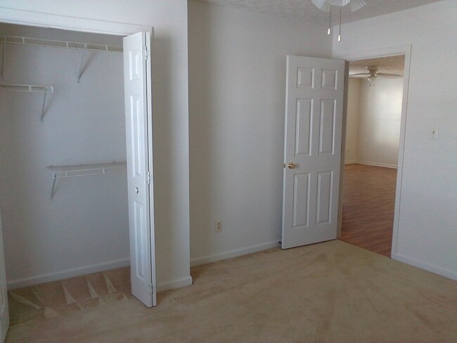 Building Photo - 2 Bedrooms 1 Bath - Downstairs unit