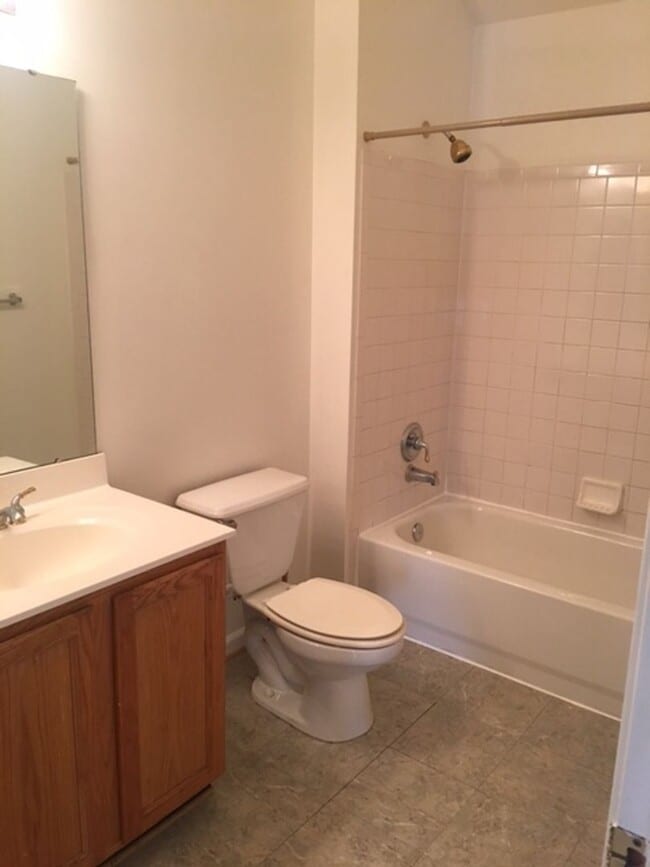 Building Photo - Fantastic 3 Bedroom Townhouse in Wellingto...