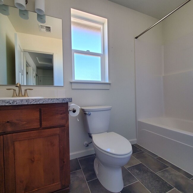 Building Photo - Dog Friendly 3bed : 2.5 bath home w/ Garage