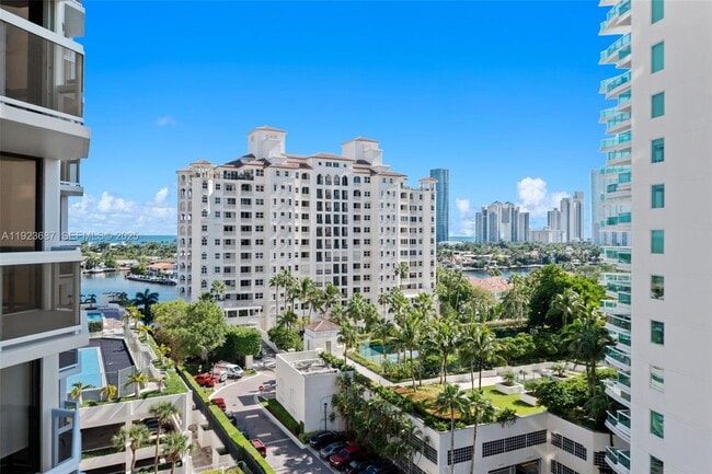 Building Photo - 20185 E Country Club Dr