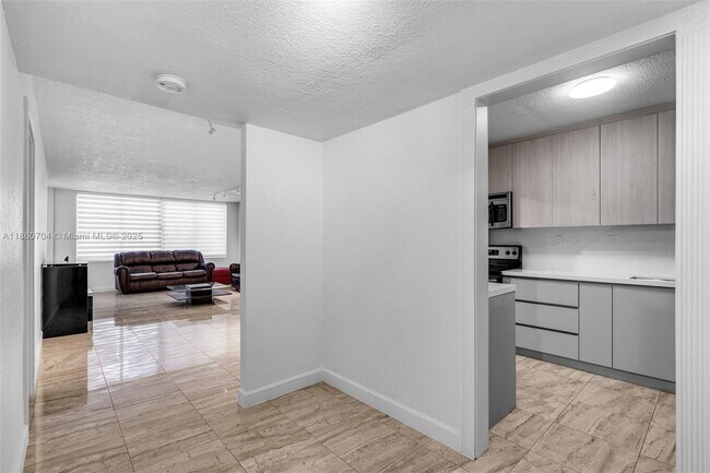 Building Photo - 5401 Collins Ave
