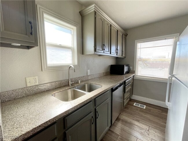 Building Photo - 5930 Dodd St