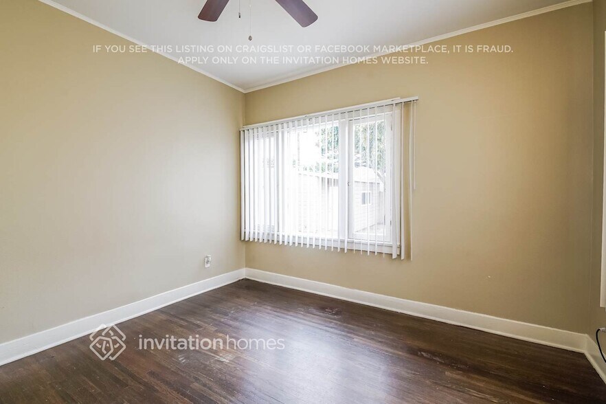 Building Photo - 1642 W 65th Pl