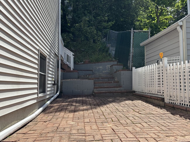 Building Photo - 118 Montclair Ave