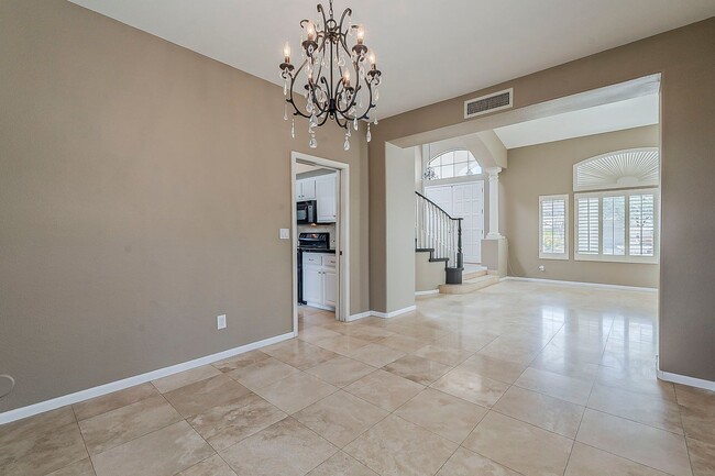 Building Photo - Welcome to your private Oasis!!