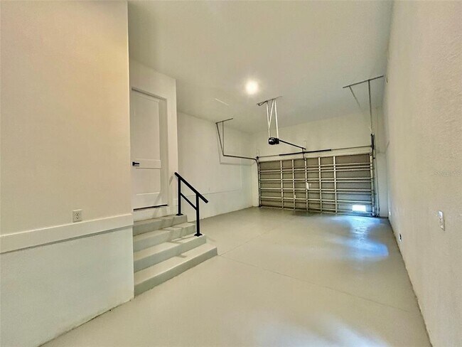 Building Photo - 8147 Tracy Cir