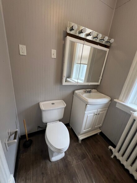 Building Photo - 2030 E Fair Ave