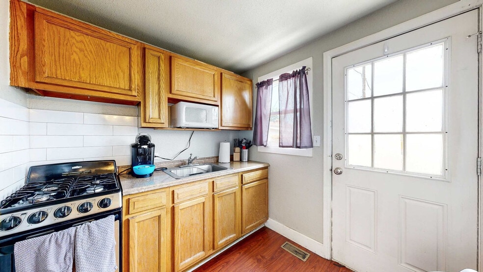 Building Photo - 7388 Oneida Dr