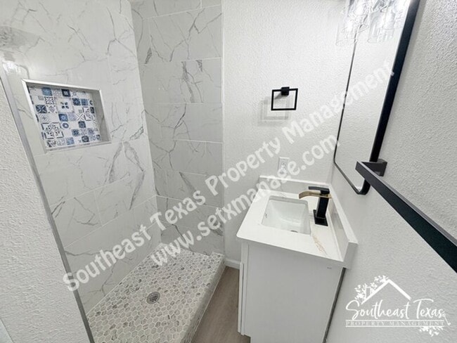 Building Photo - 5260 Landry Ln