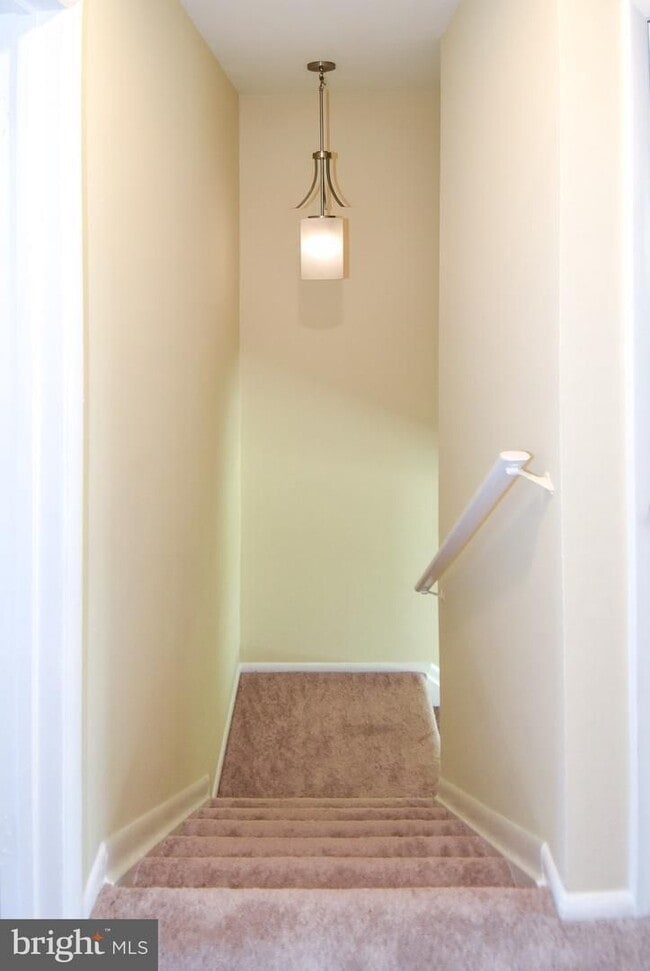 Building Photo - This home offers the perfect blend of modern updates, practical features, and unbeatable proximit...