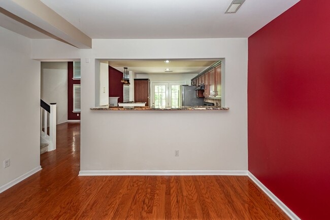 Building Photo - 3 Bedroom 3 Bath Townhome in Persimmon Hil...