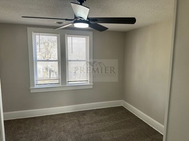 Building Photo - 304 E Monroe St Buckner MO 64016 - 4 bed/ ...