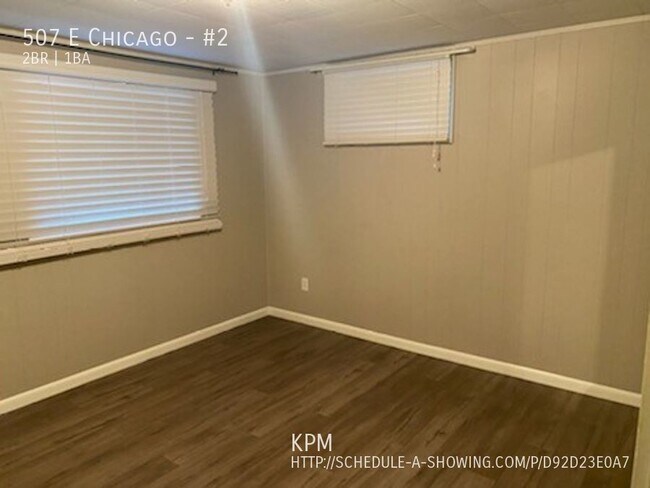Building Photo - 507 E Chicago-#2