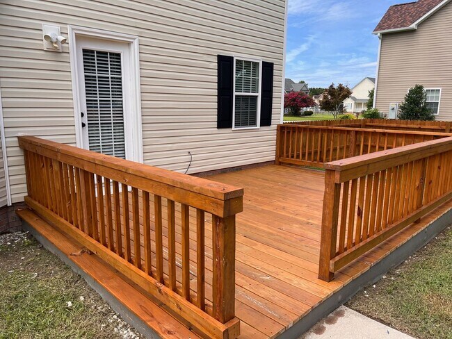 Building Photo - Avail NOW'n ROCK CREEK!