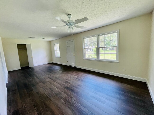 Building Photo - Updated and adorable rancher home in Old C...
