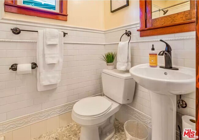 Building Photo - 4253 Fountain Ave