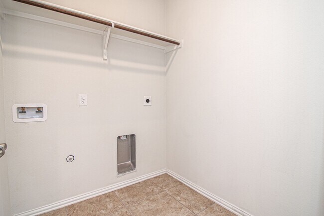 Building Photo - 2312 Sky View Rd