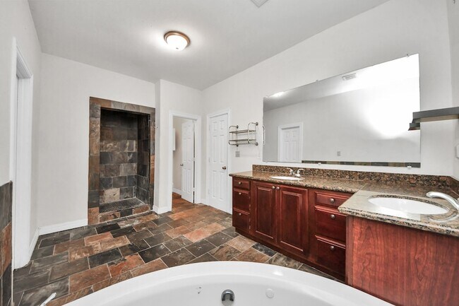 Building Photo - 3014 Chenevert St