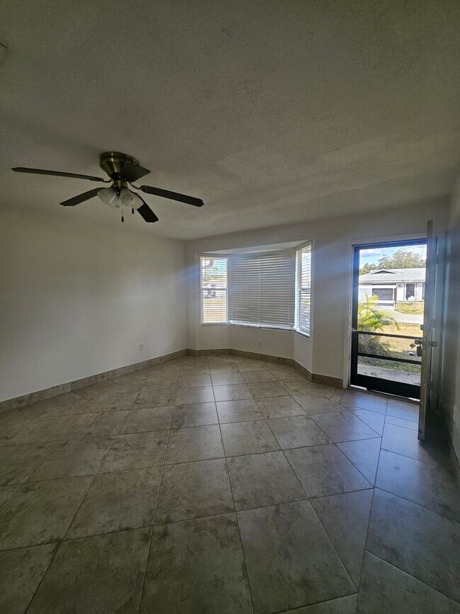 Building Photo - Single Family Home in Port Charlotte