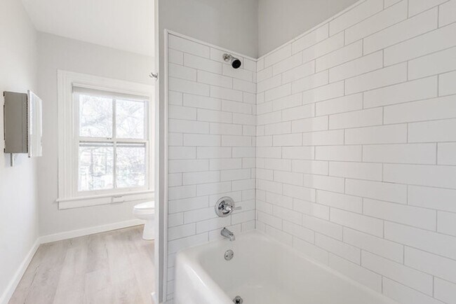 Building Photo - Great Apartment in Church Hill for Rent!