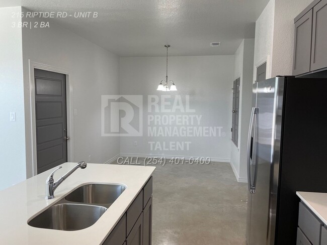 Building Photo - 215 Riptide Rd