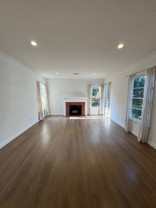 Building Photo - 838 14th St