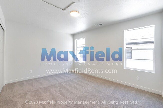 Building Photo - EV Friendly, Pool Access, Modern Luxury Sc...