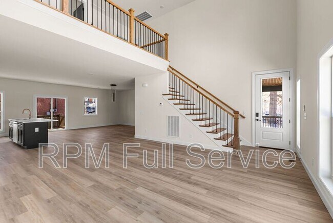 Building Photo - 2134 25th Ave N