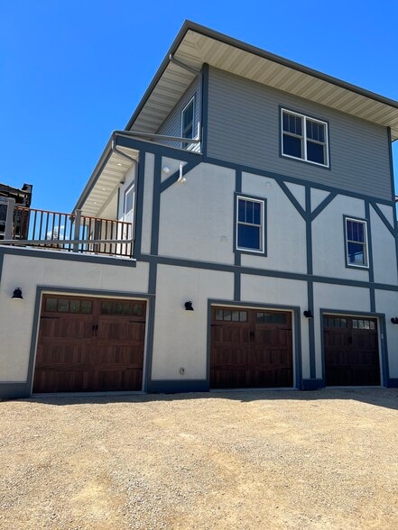 Building Photo - 19 5th Ave