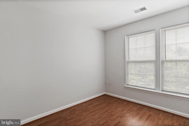 Building Photo - 6140 Newport Terrace
