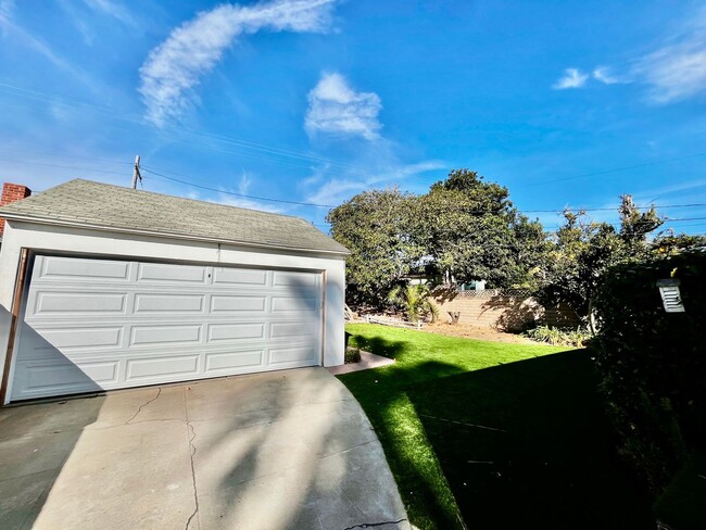 Building Photo - Beautiful 3B 2BA Home in Pacific Beach w/ ...