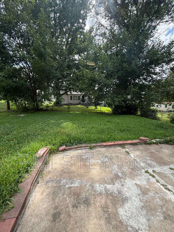 Building Photo - 10235 Cabot Dr
