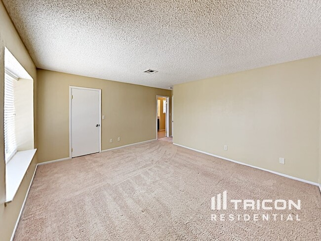 Building Photo - 5958 Chariot Ln