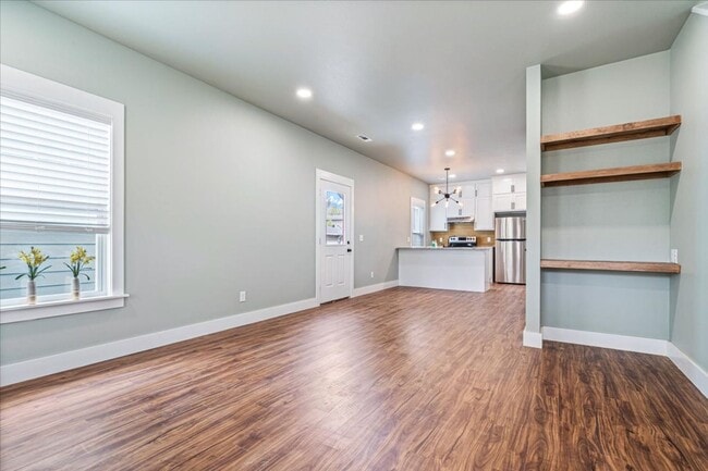 Building Photo - Brand New Cottage close to downtown and U ...