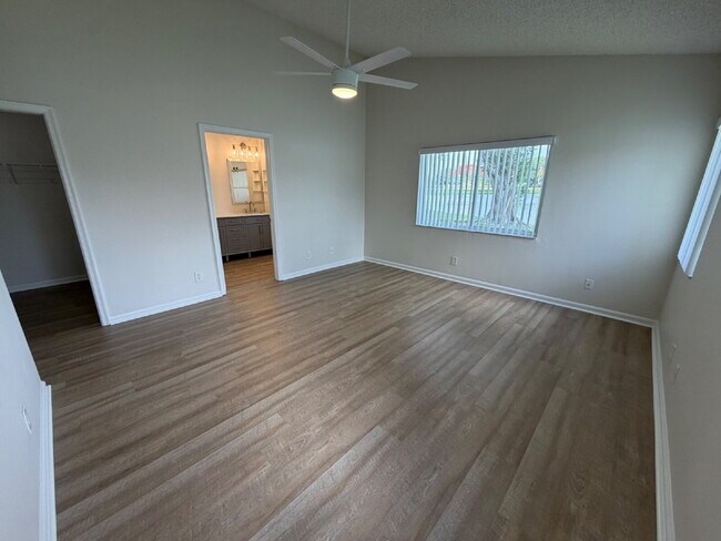 Building Photo - Beautiful Home with Large Great Room!