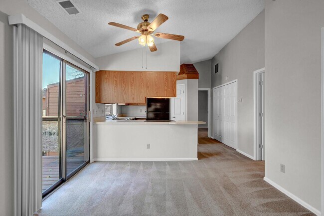 Building Photo - "Charming 2-Bedroom Townhouse in Colorado ...