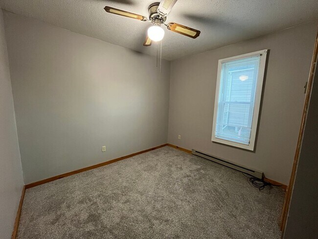 Building Photo - 5 S 63rd Ave W