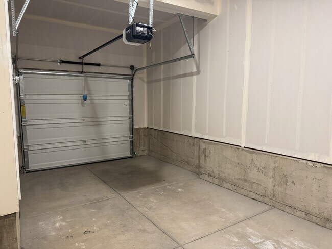 Building Photo - 15083 NW Ethel Ln