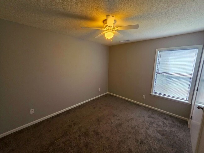 Building Photo - 3 Br 2 BA in Spring Villa